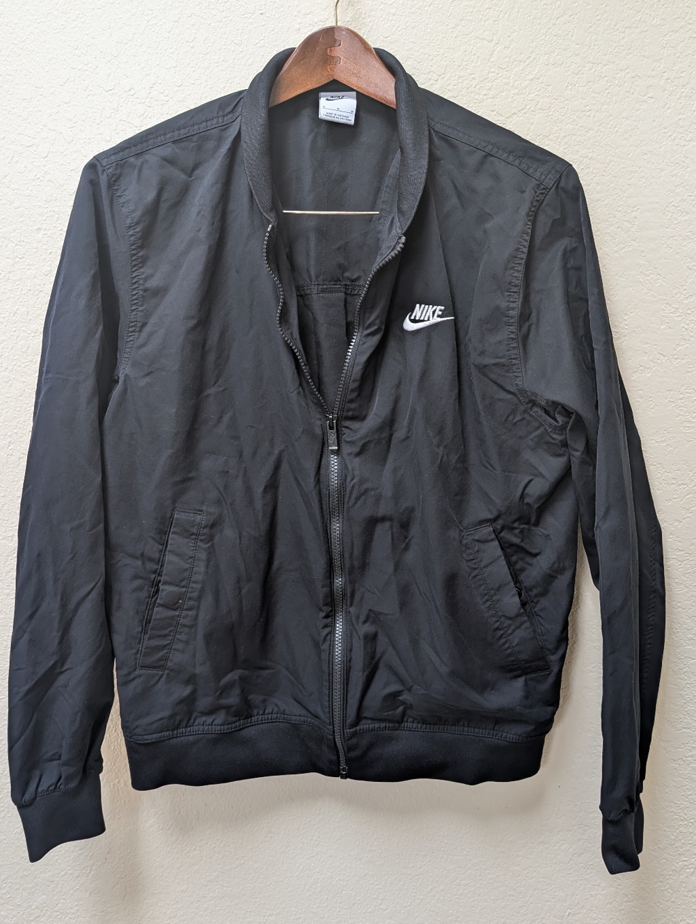 Black NIKE SportsWear woven players Crepe Nylon jacket.Size Medium